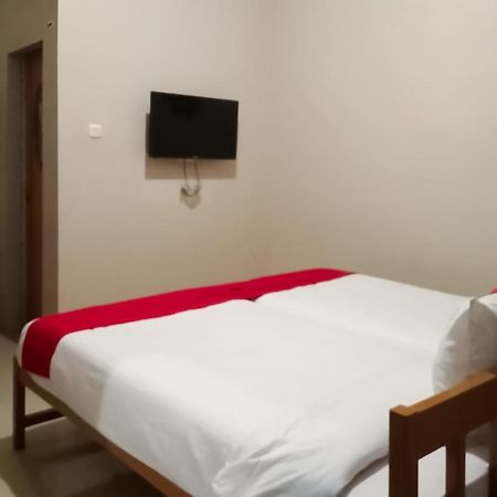Reddoorz At Joyce Guest House Медан Экстерьер фото