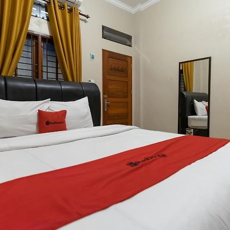 Reddoorz At Joyce Guest House Медан Экстерьер фото