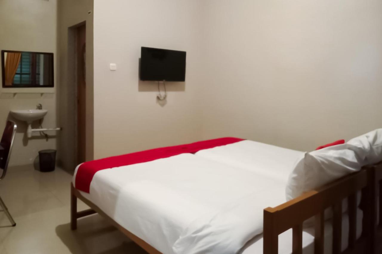 Reddoorz At Joyce Guest House Медан Экстерьер фото