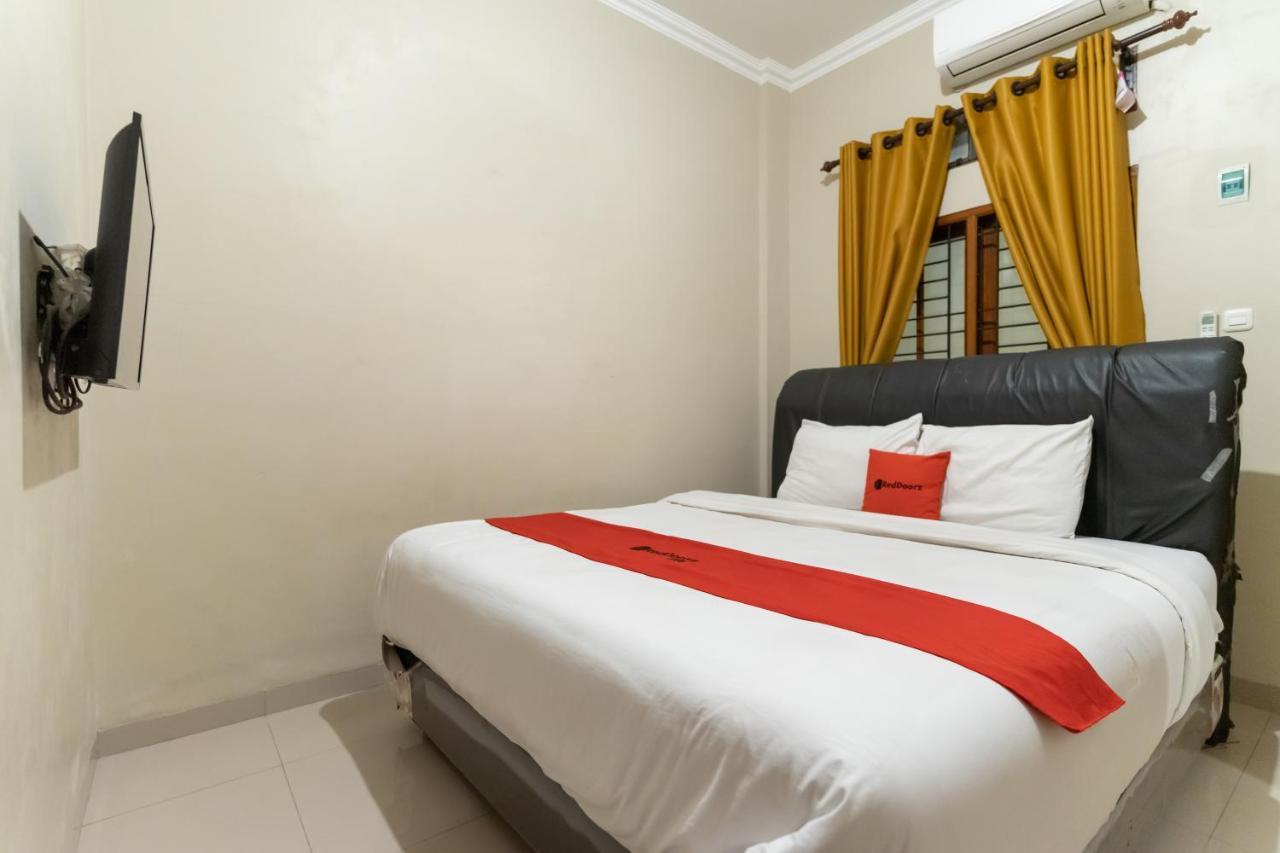 Reddoorz At Joyce Guest House Медан Экстерьер фото
