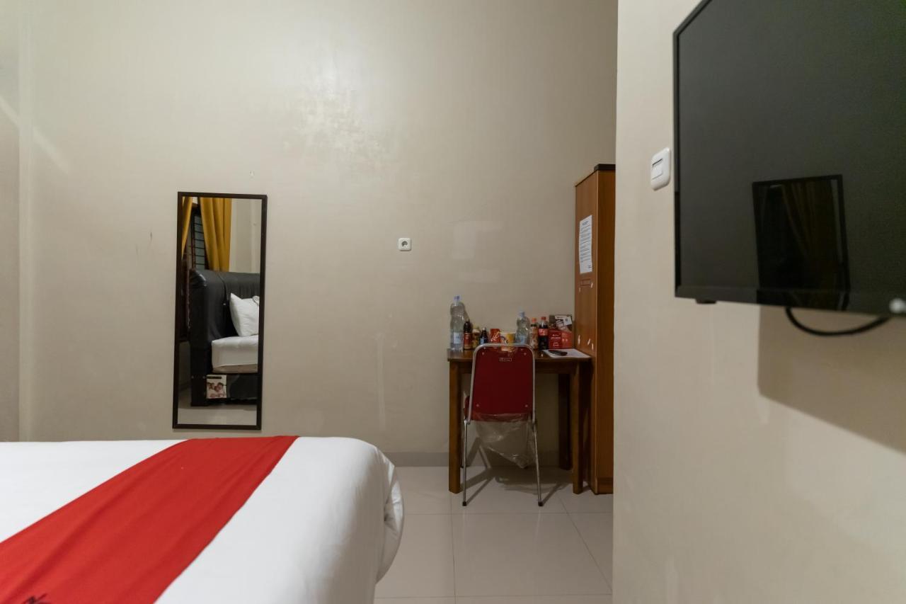 Reddoorz At Joyce Guest House Медан Экстерьер фото