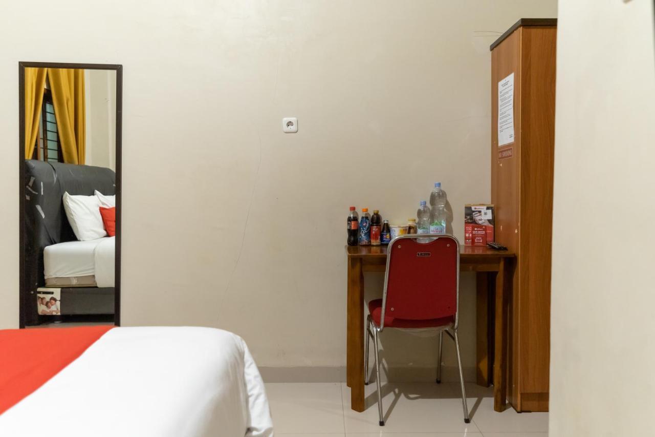 Reddoorz At Joyce Guest House Медан Экстерьер фото