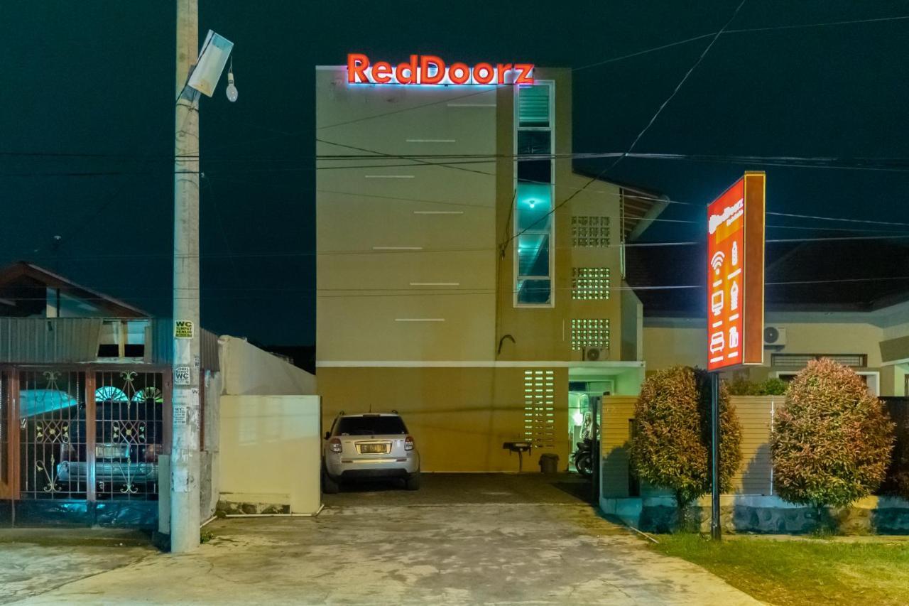 Reddoorz At Joyce Guest House Медан Экстерьер фото