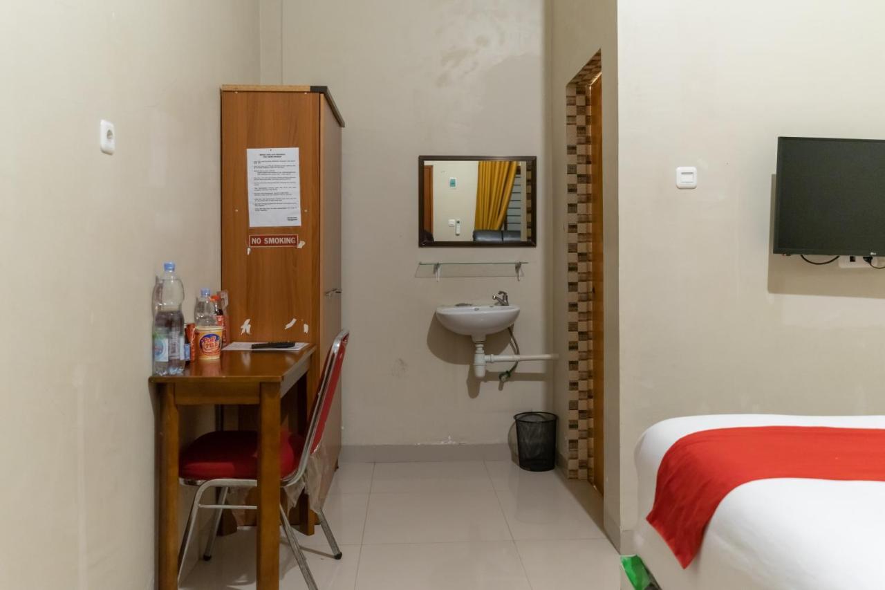 Reddoorz At Joyce Guest House Медан Экстерьер фото