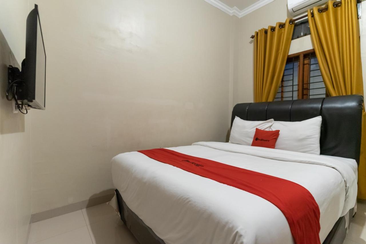 Reddoorz At Joyce Guest House Медан Экстерьер фото