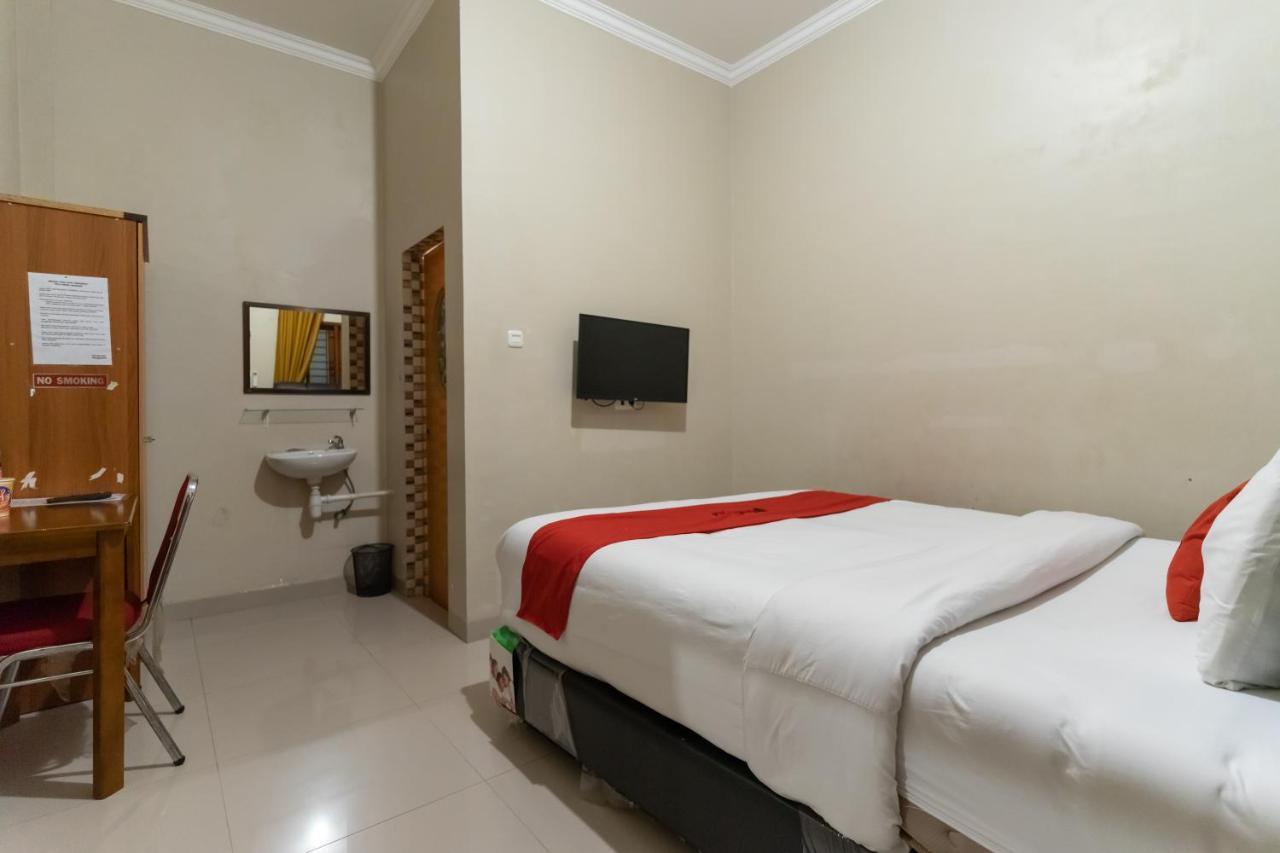 Reddoorz At Joyce Guest House Медан Экстерьер фото